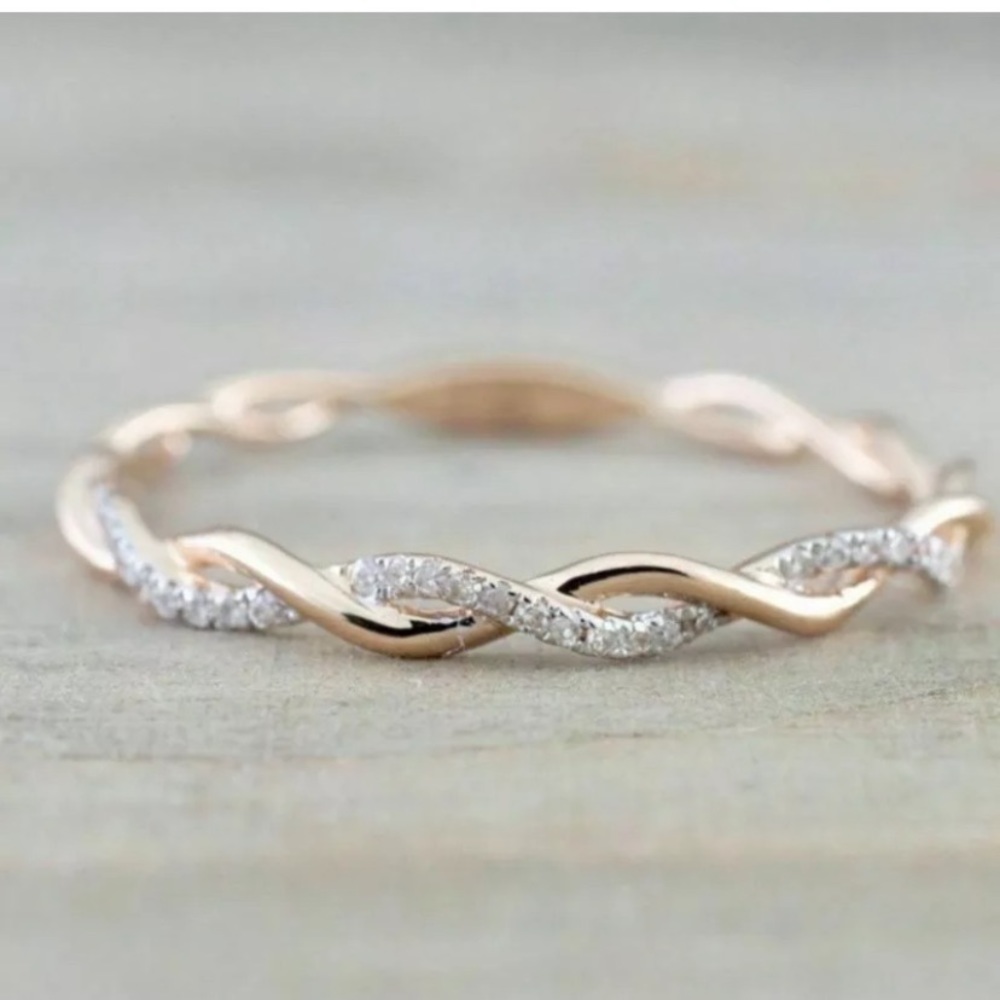 RoseGold Twisted Gorgeous Ring - Picture 3 of 3